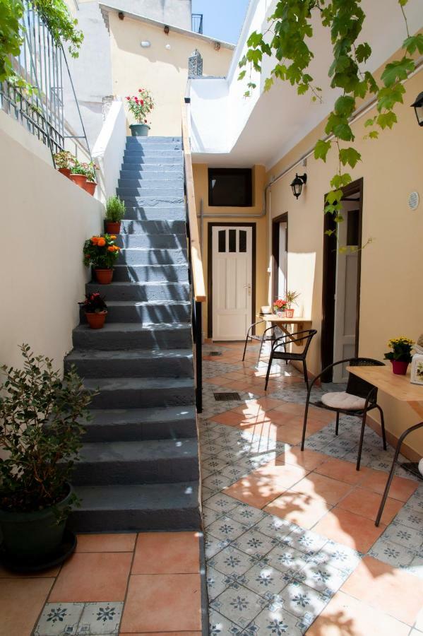 17 Flats And Roof Garden Apartment เอเธนส์ ภายนอก รูปภาพ