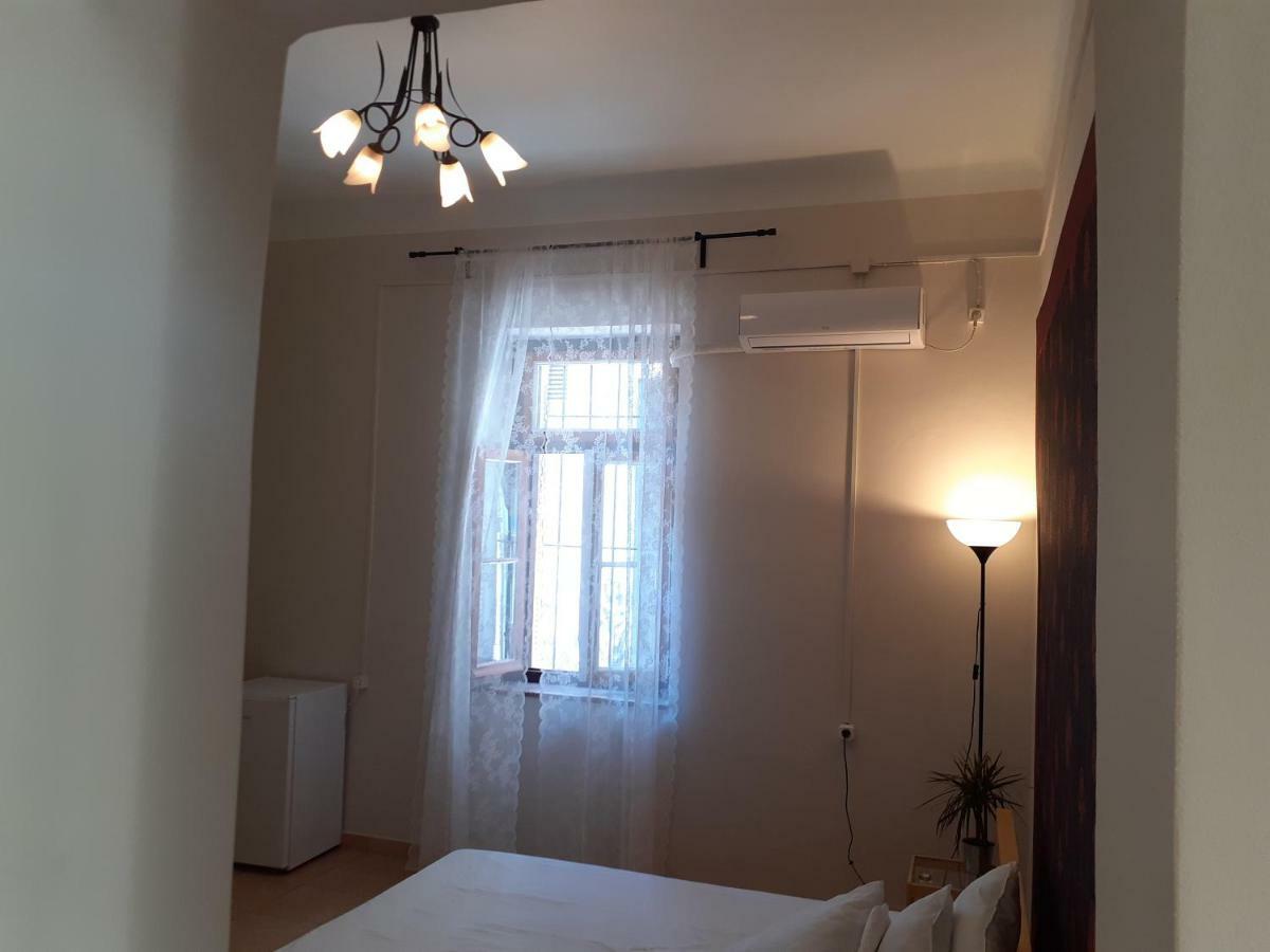 17 Flats And Roof Garden Apartment เอเธนส์ ภายนอก รูปภาพ